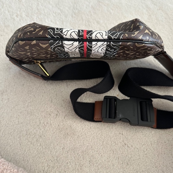 Burberry Bum Bag - Picture 4 of 4